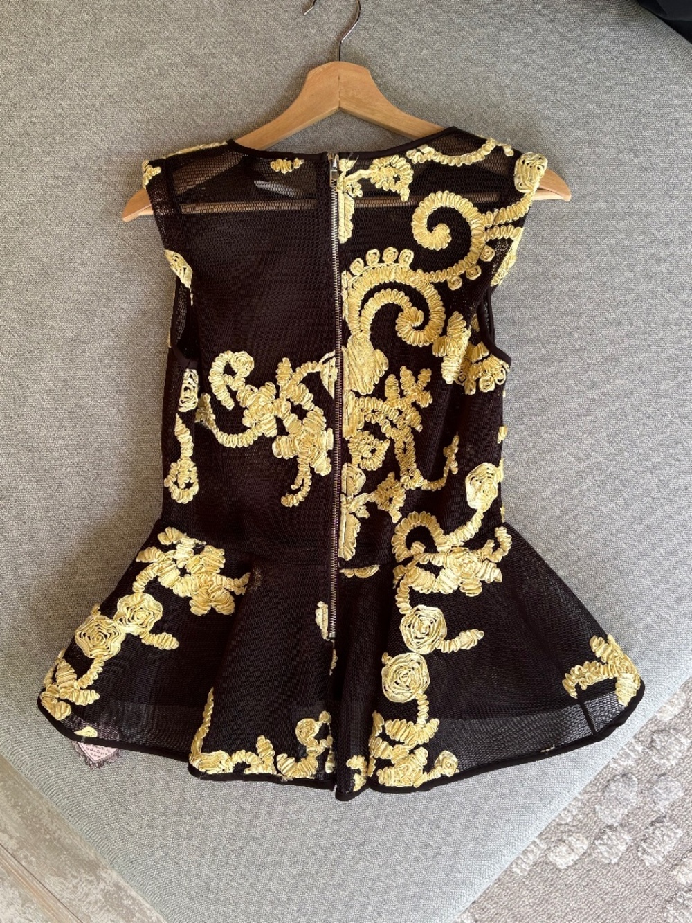 NWT - Mesh + Ribbon Peplum top - Picture 4 of 7